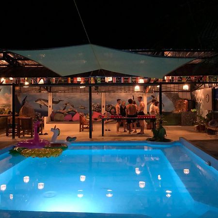 Ananas Guesthouse Moalboal Exterior photo