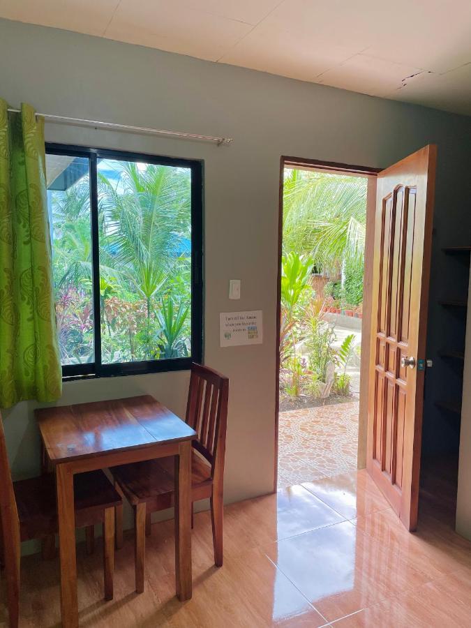 Ananas Guesthouse Moalboal Exterior photo