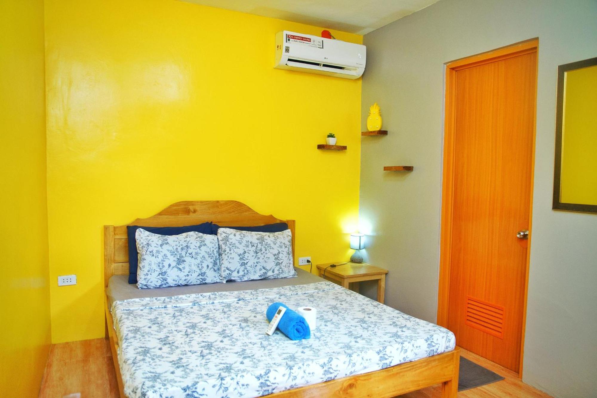 Ananas Guesthouse Moalboal Exterior photo