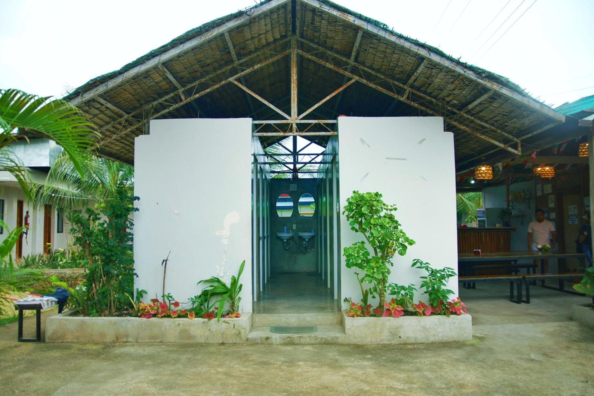Ananas Guesthouse Moalboal Exterior photo