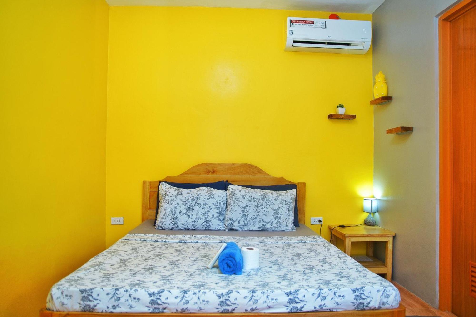 Ananas Guesthouse Moalboal Exterior photo
