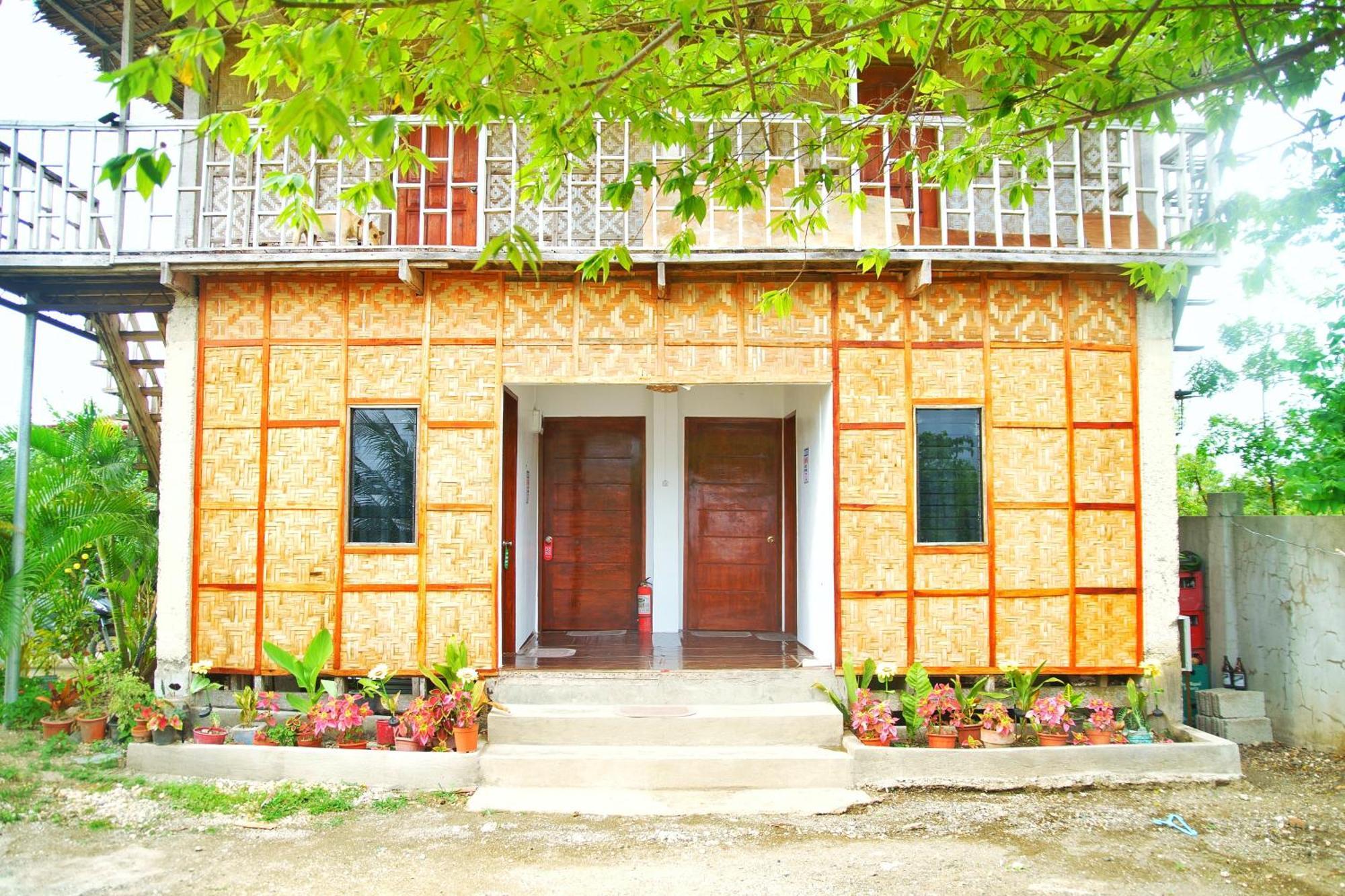 Ananas Guesthouse Moalboal Exterior photo
