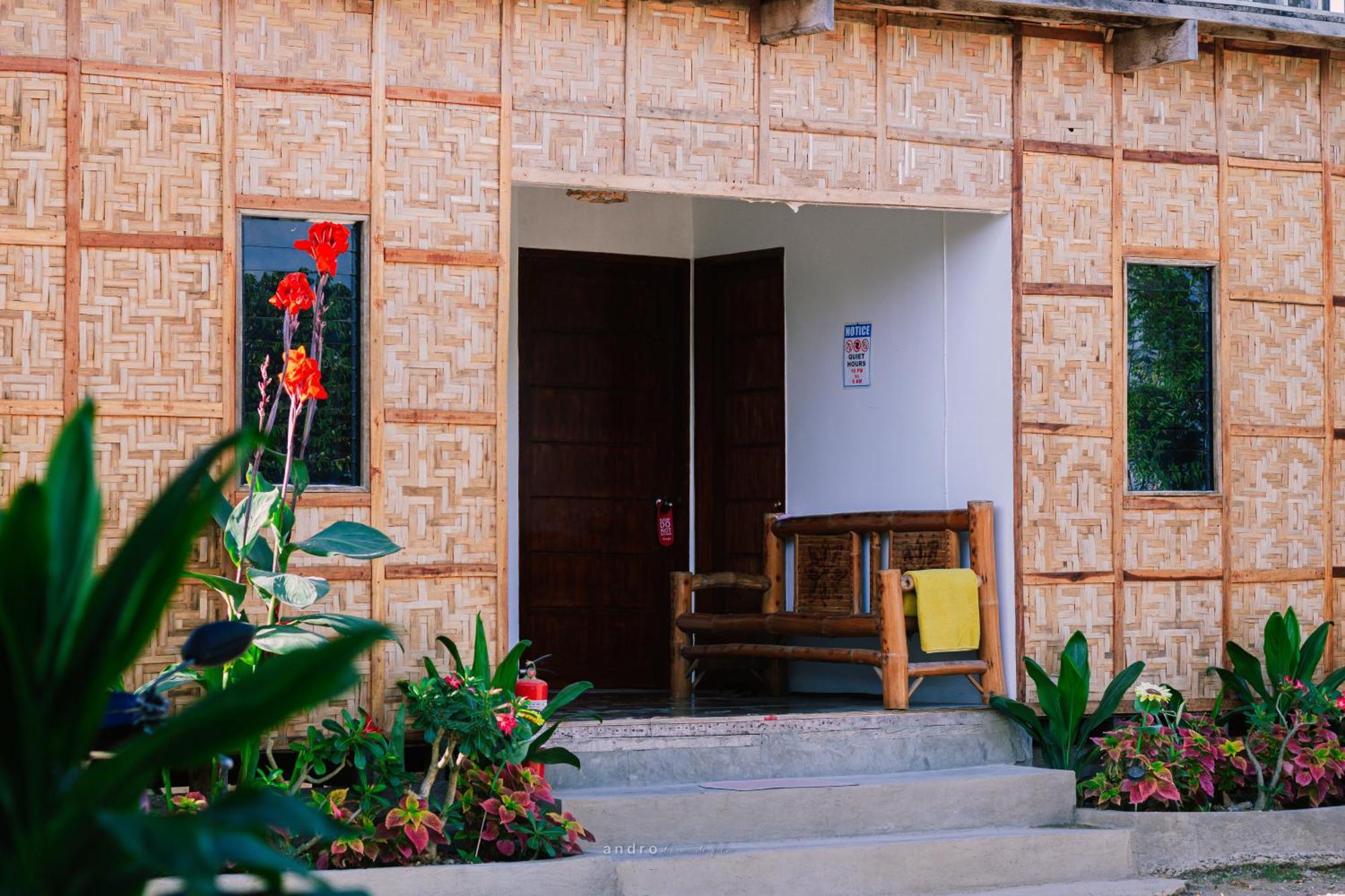 Ananas Guesthouse Moalboal Exterior photo